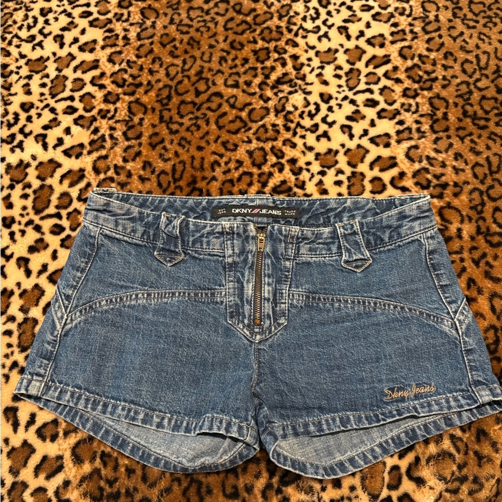 Y2K DKNY Women's low waist mini Blue Jean Shorts🎀
